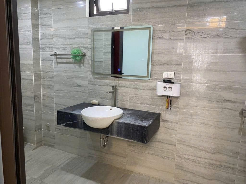 Mình cho thuê nhà mới, hai cửa đi, 97 m2_ 5T; vỉa hè, Minh Khai-30 Tr 3
