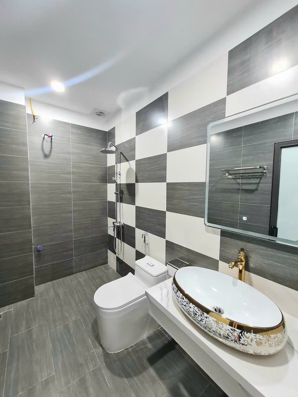 Tôi cho thuê nhà hai mặt tiền,mới,vỉa hè, 102m2- 5T, Thành Công_29 Tr 3