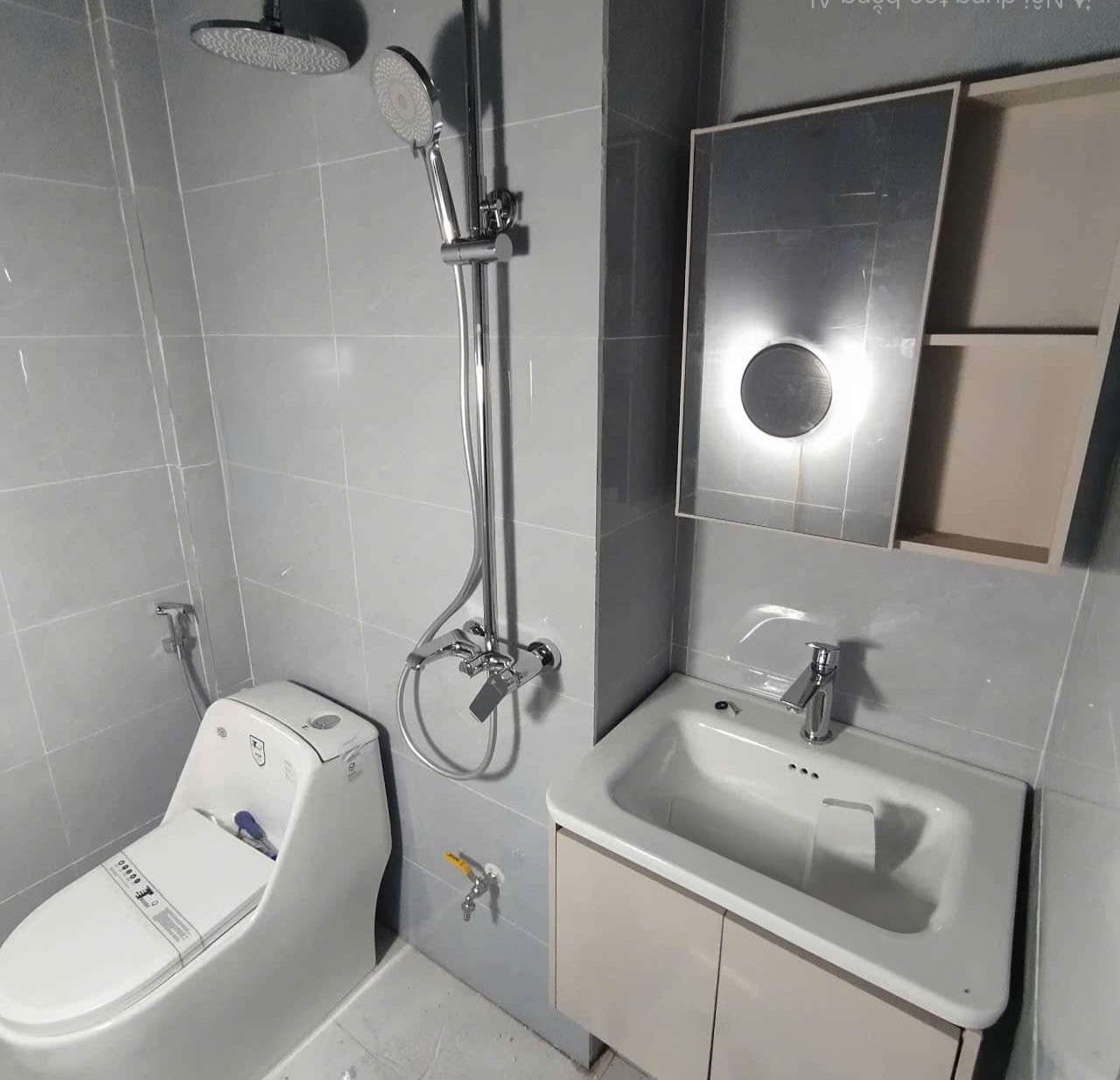 Cho thuê nhà hai mặt tiền,mới, 100m2_ 5T; vỉa hè, Nguyễn Khánh Toàn-29 Tr 3