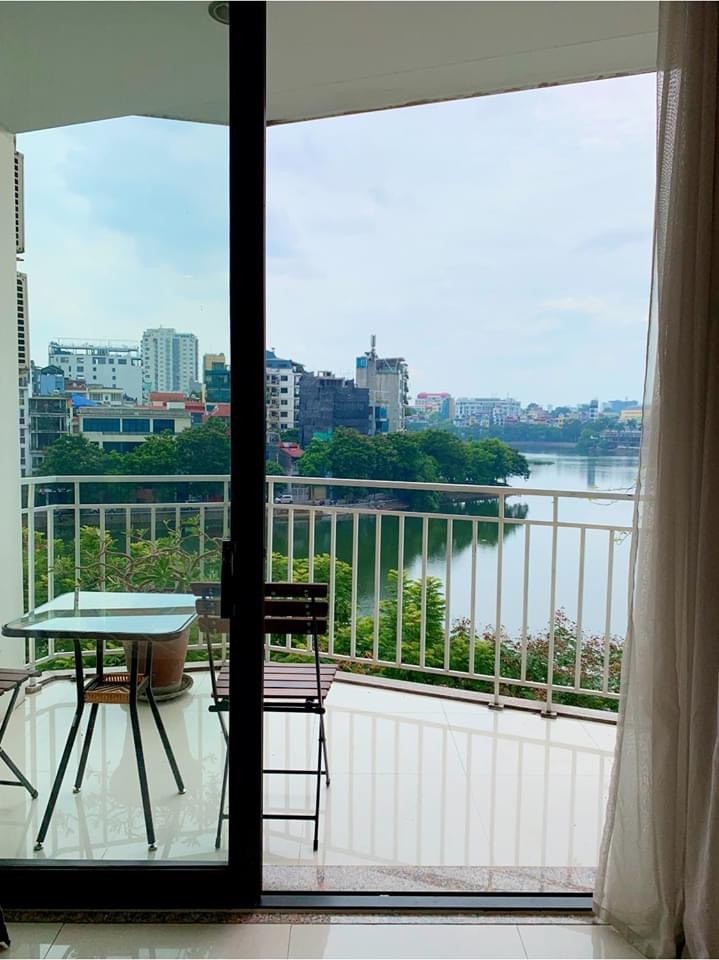 Cho thuê căn hộ 1PN tại Trúc Bạch, Ba Đình, rộng 60m2, có ban công, view hồ rất đẹp 2