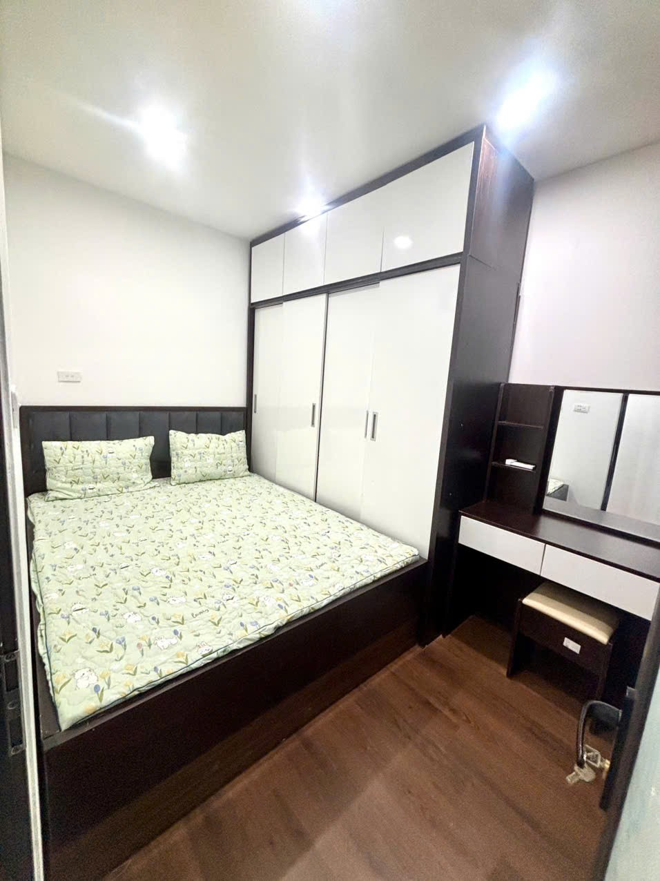 Cho thuê nhà đẹp, THANG MÁY 36m x 7T giá 25 triệu, ở và kinh doanh Đào Tấn, Ba Đình 3