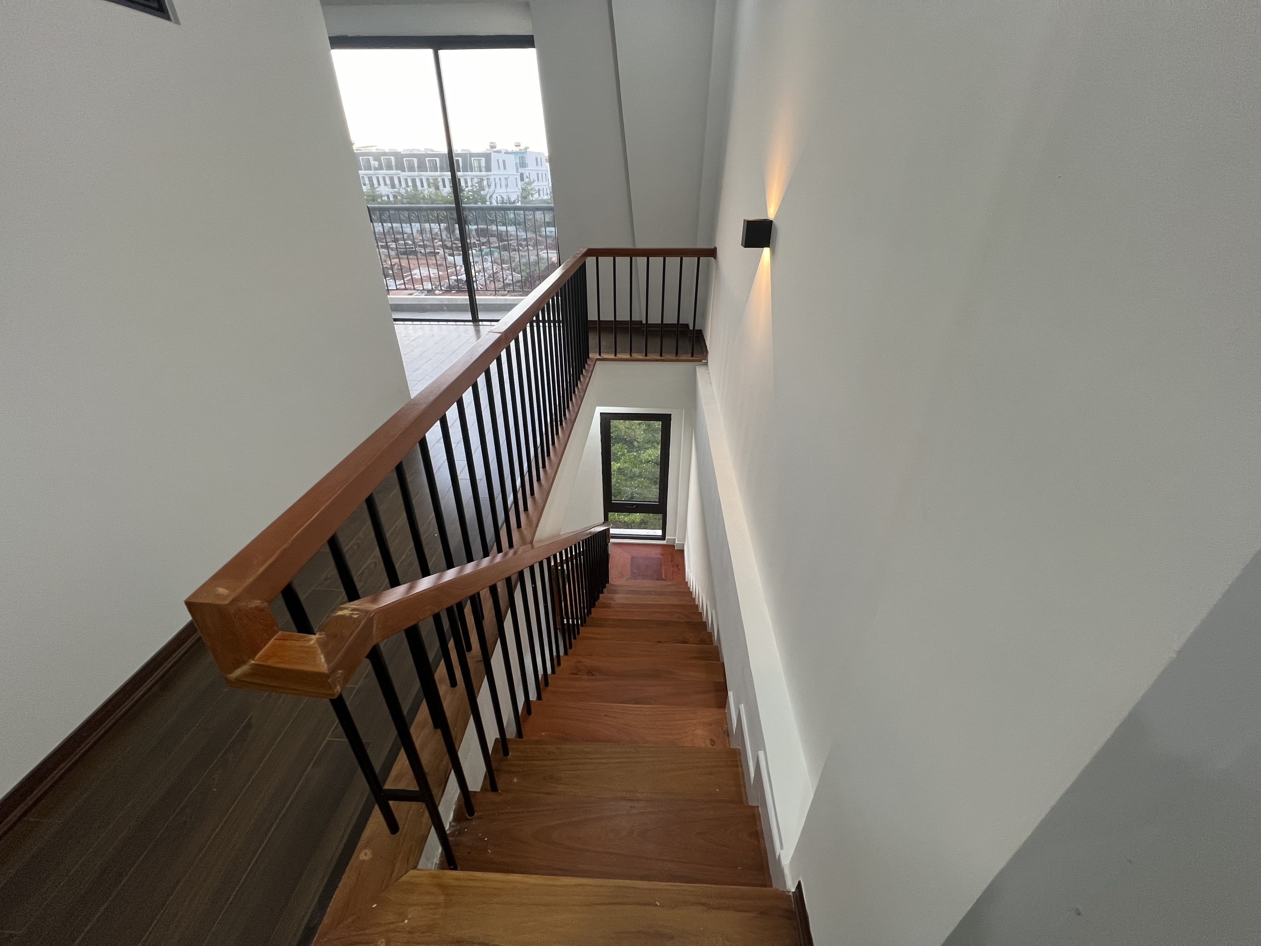 Nhà phố view hoa viên full nội thất đã có sổ dự án Ecocity bán 7 tỷ 2 4