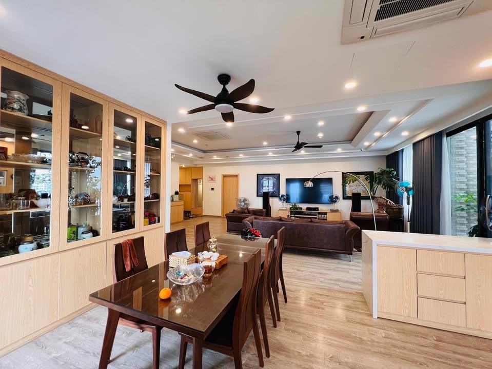 Cần bán Căn hộ chung cư dự án Toà nhà hỗn hợp Vườn Đào, Diện tích 150m², Giá Thương lượng 3