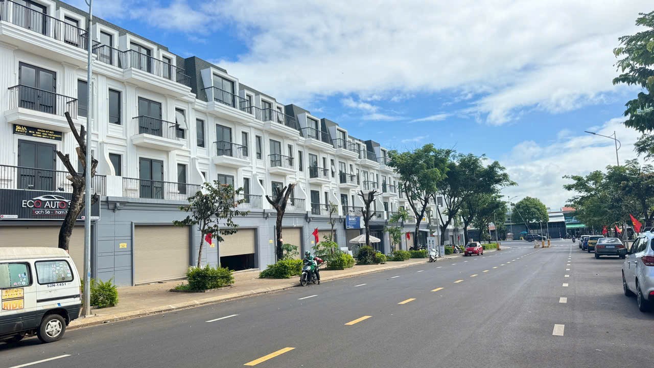 Shophouse mặt tiền Tôn Đức Thắng giá tốt. sẵn sổ. Bàn giao ngay 2
