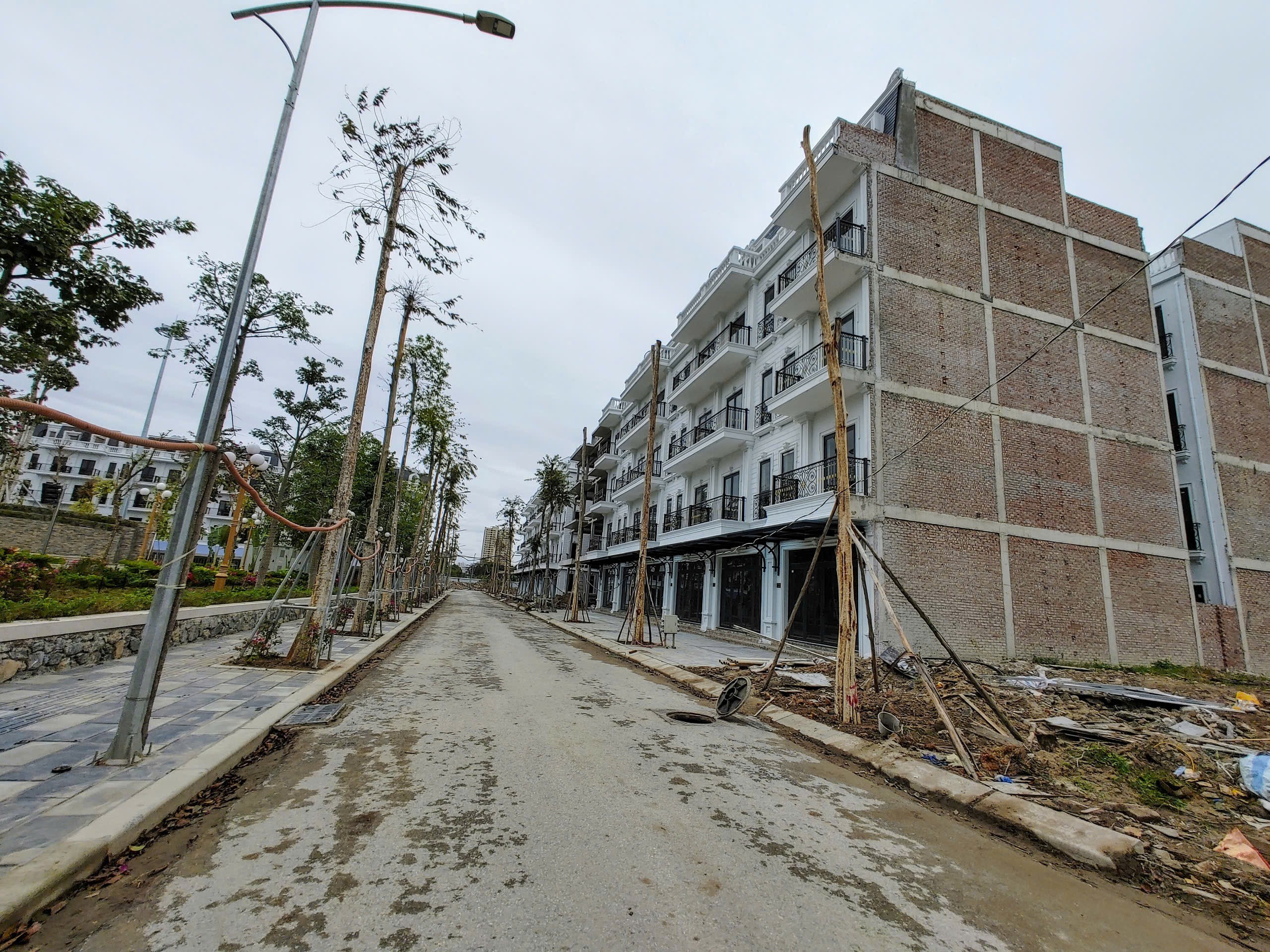 CẦN BÁN NHANH LK4 HƯỚNG ĐÔNG NAM KĐT ĐÔNG DƯƠNG RESIDENCE ĐỨC THƯỢNG (0915458886)