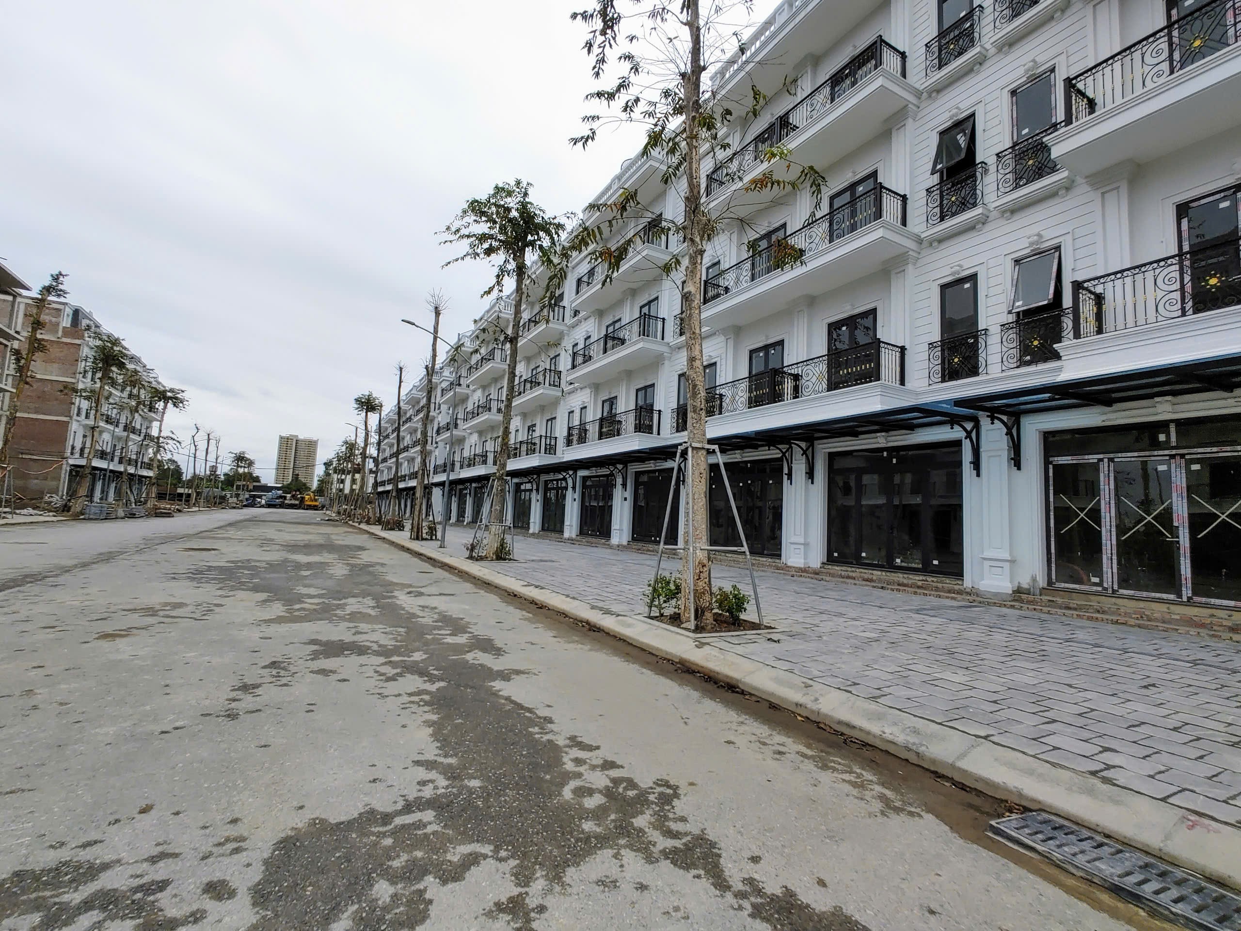 BÁN LIỀN KỀ 4 VIEW BÃI GỬI XE TẠI KDT ĐÔNG DƯƠNG RESIDENCE – ĐỨC THƯỢNG (0915458886) 2