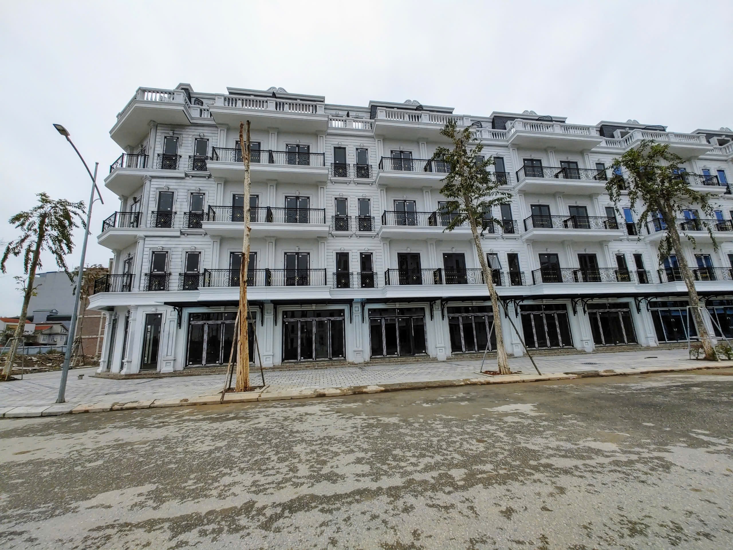 CHỦ NHÀ GỬI BÁN LIỀN KỀ 3 KĐT ĐÔNG DƯƠNG RESIDENCE VIEW LK4 (0915458886)