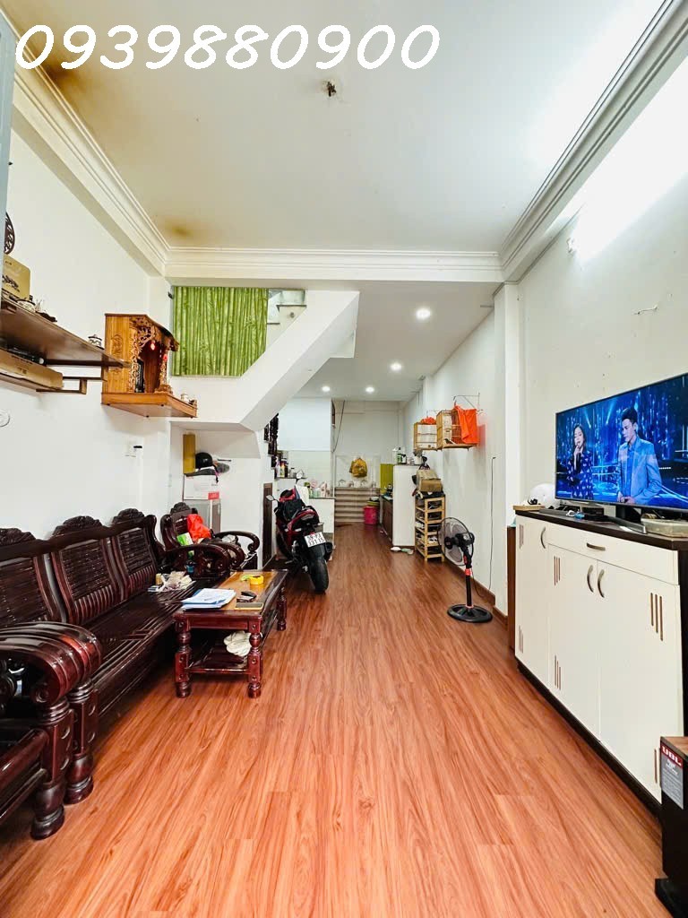 Phú Nhuận, sát mặt tiền - 40m2 - 6,45Tỷ TL 4