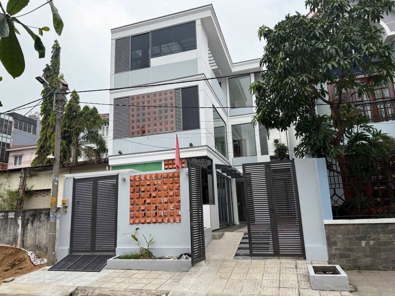 biệt thự 9x17,5m khu Bộ Công An - Nguyễn Văn Quỳ  Q7. chỉ 15.7 tỷ