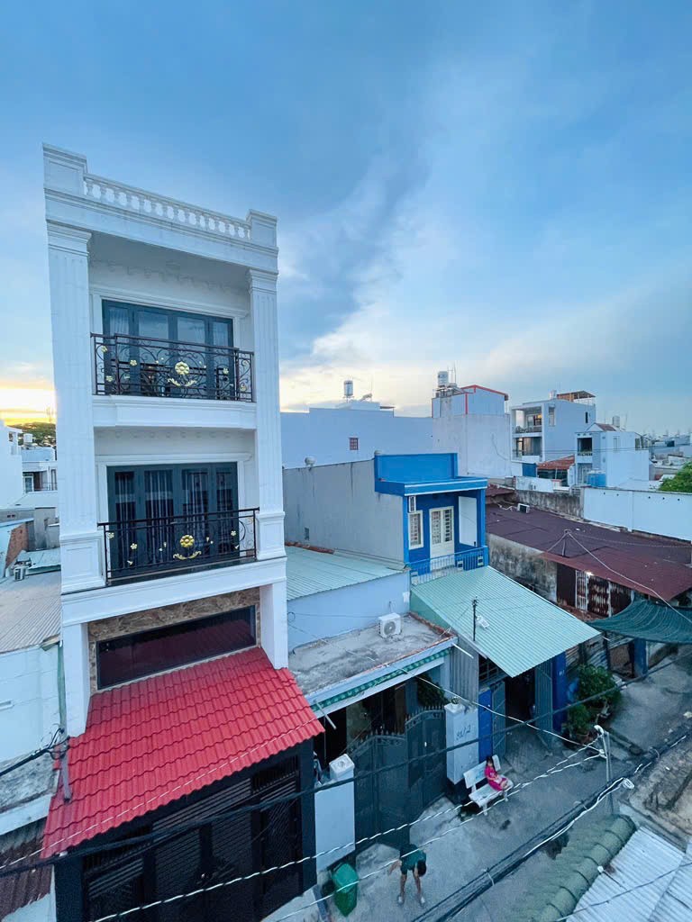 NHÀ 3 TẦNG (4x21) HẺM XE HƠI THÔNG GẦN MT NGUYỄN VĂN QUÁ - SÁT GÒ VẤP. 2