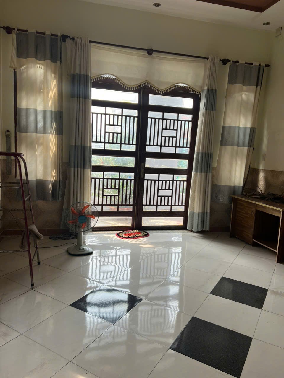 BÁN GẤP NHÀ (6.8x21.5) MẶT TIỀN NGUYỄN THỊ THƠI – Q.12 – TRỆT 2 LẦU BTCT 4
