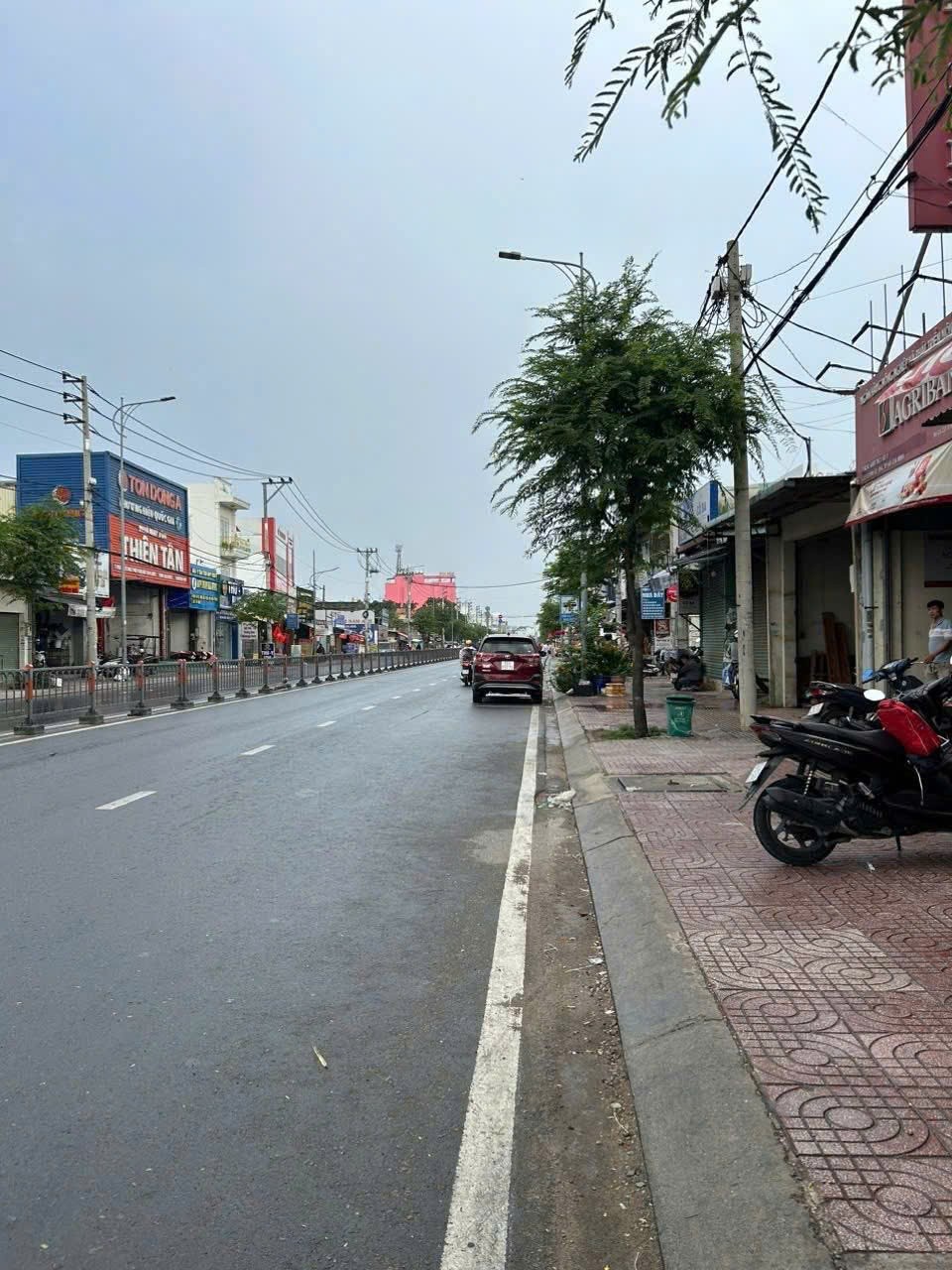 BÁN NHÀ MẶT TIỀN TÔ KÝ – HÓC MÔN – NHÀ 3 LẦU – DTXD 325M² – GIÁ CHỈ 16 TỶ