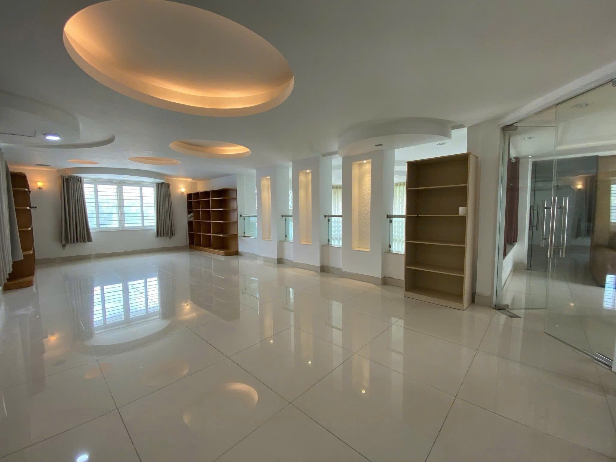 Cho thuê Biệt thự Quận 9, Hồ Chí Minh, Diện tích 342m², Giá 130 Triệu/tháng
