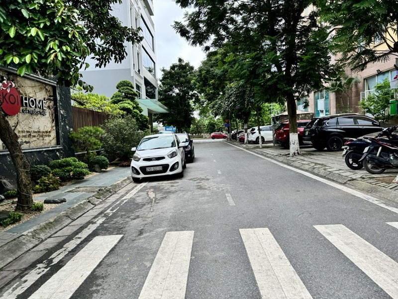Cần bán 93,6m2 đất mặt phố Nguyễn Văn Hưởng - Sau là hồ Quán Tình, thoáng mát, sạch sẽ