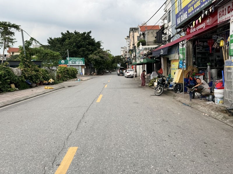 Bán nhà 2 tầng 102m2, lô góc 3 mặt thoáng, mặt Phố Phạm Khắc Quảng. Đối diện trường CVA