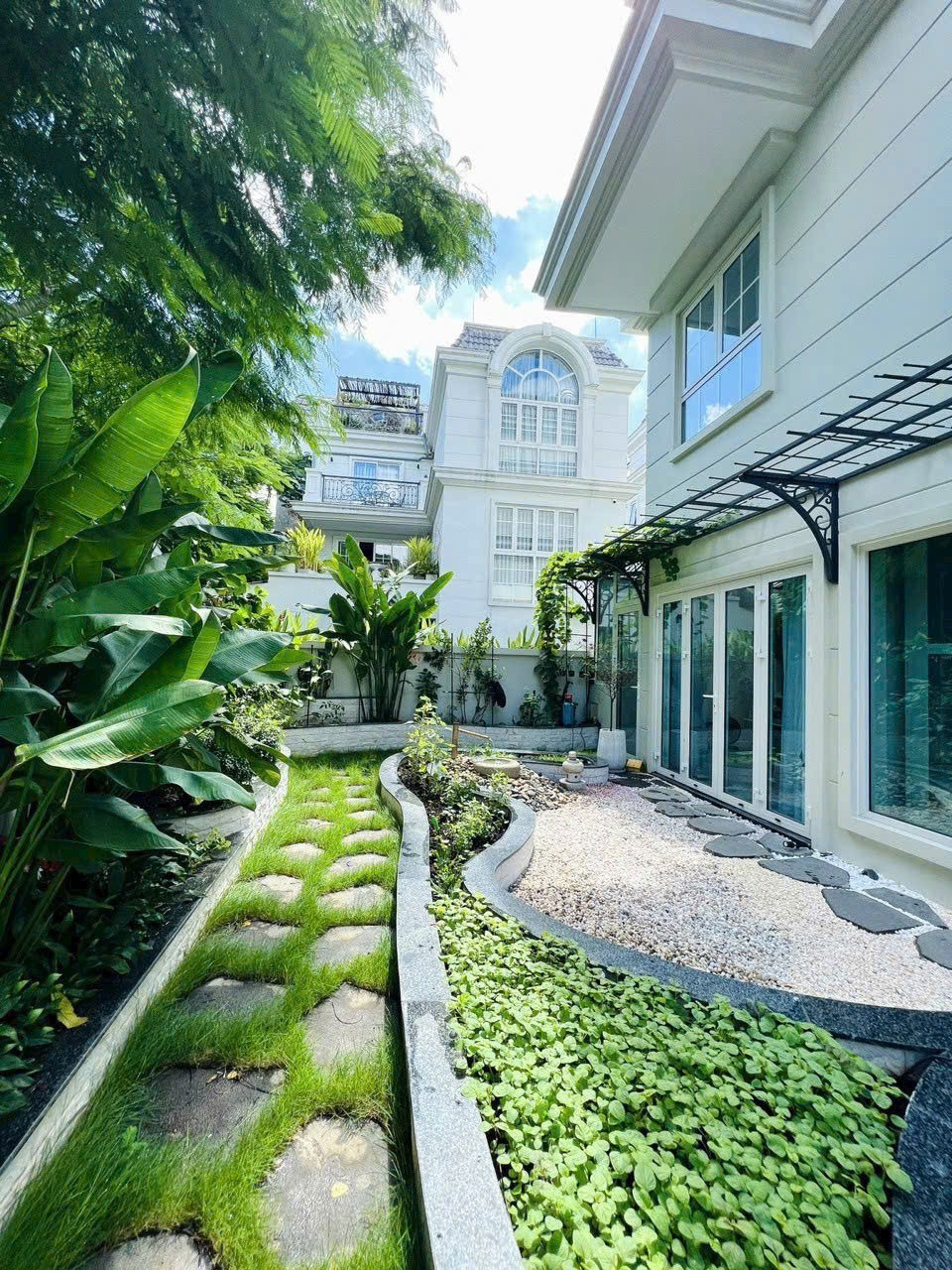 Cần bán Biệt thự Phường Thảo Điền, Quận 2, Diện tích 300m², Giá 89 Tỷ 6