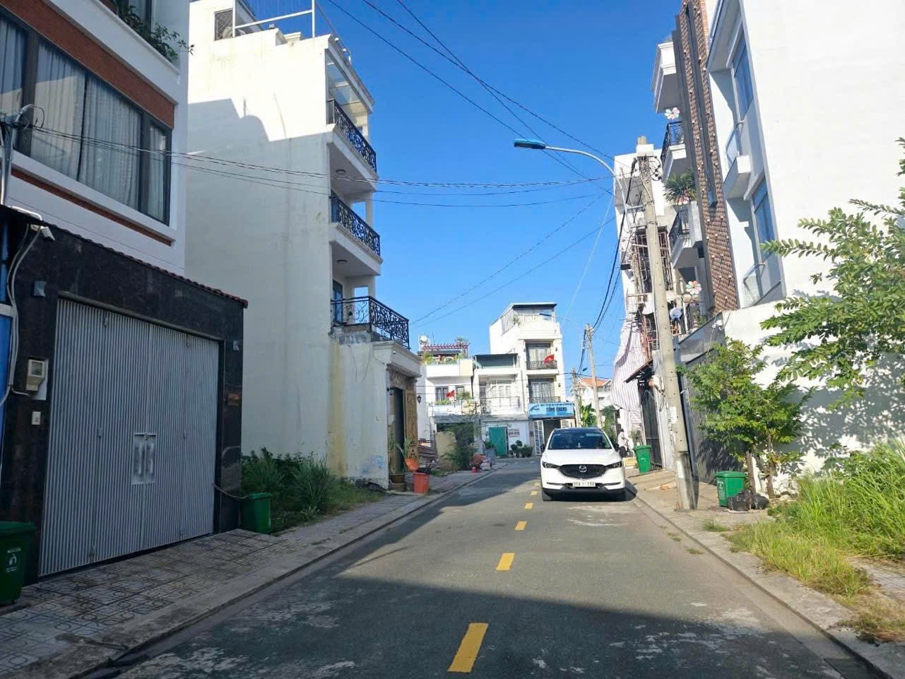 Cần bán Nhà mặt tiền Phường Phú Hữu, Quận 9, Diện tích 50m², Giá 7.9 Tỷ 8
