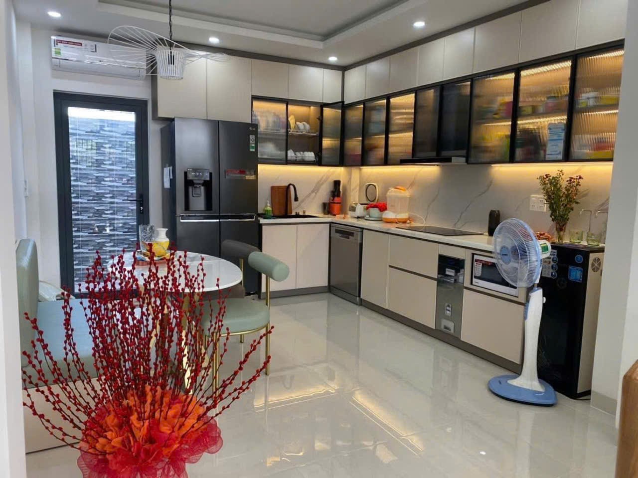Cần bán Nhà mặt tiền Phường Phú Hữu, Quận 9, Diện tích 50m², Giá 7.9 Tỷ 9