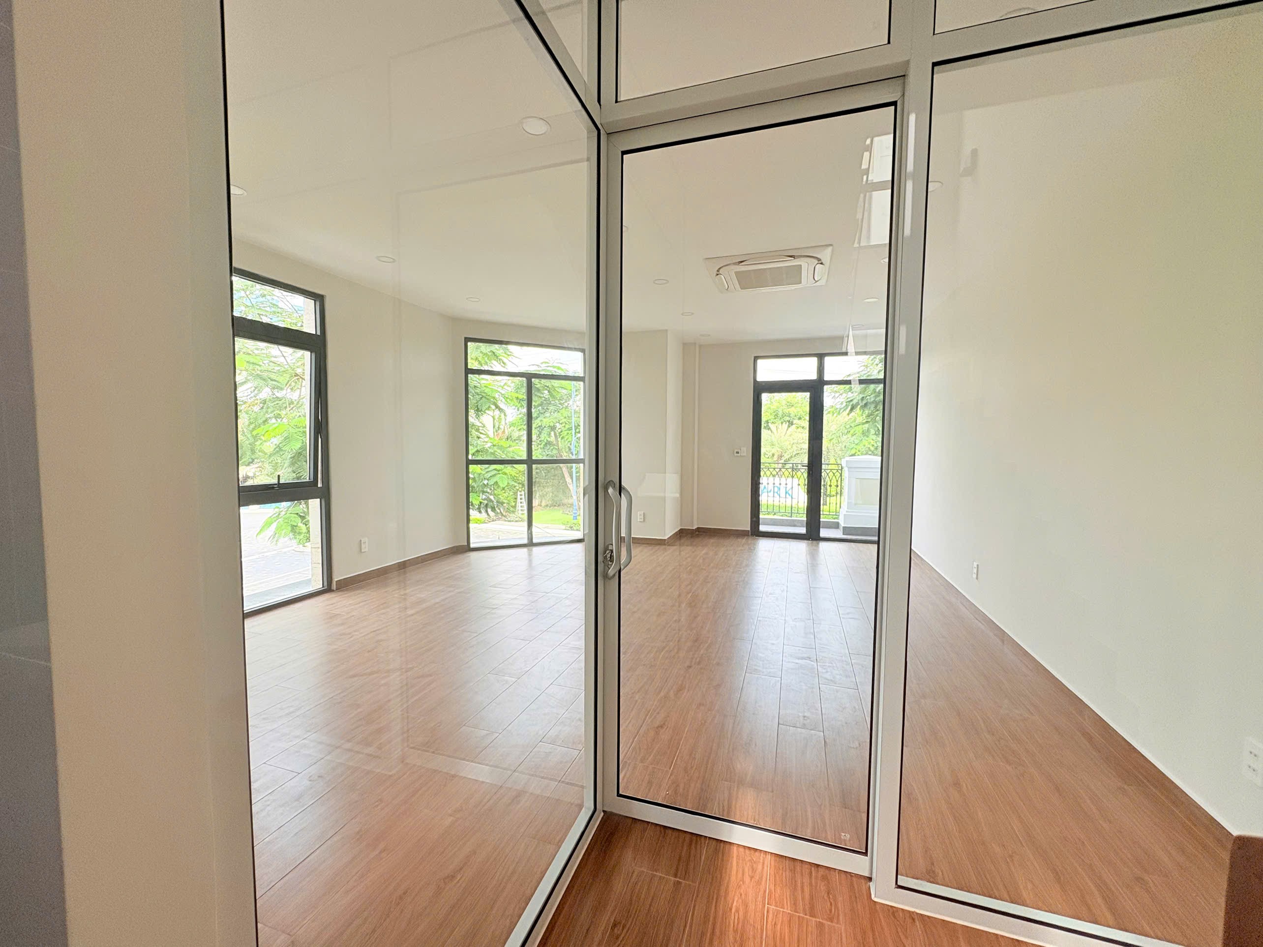 Cho thuê Nhà mặt tiền Phường Phú Hữu, Quận 9, Diện tích 136m², Giá 035 Triệu/tháng 7