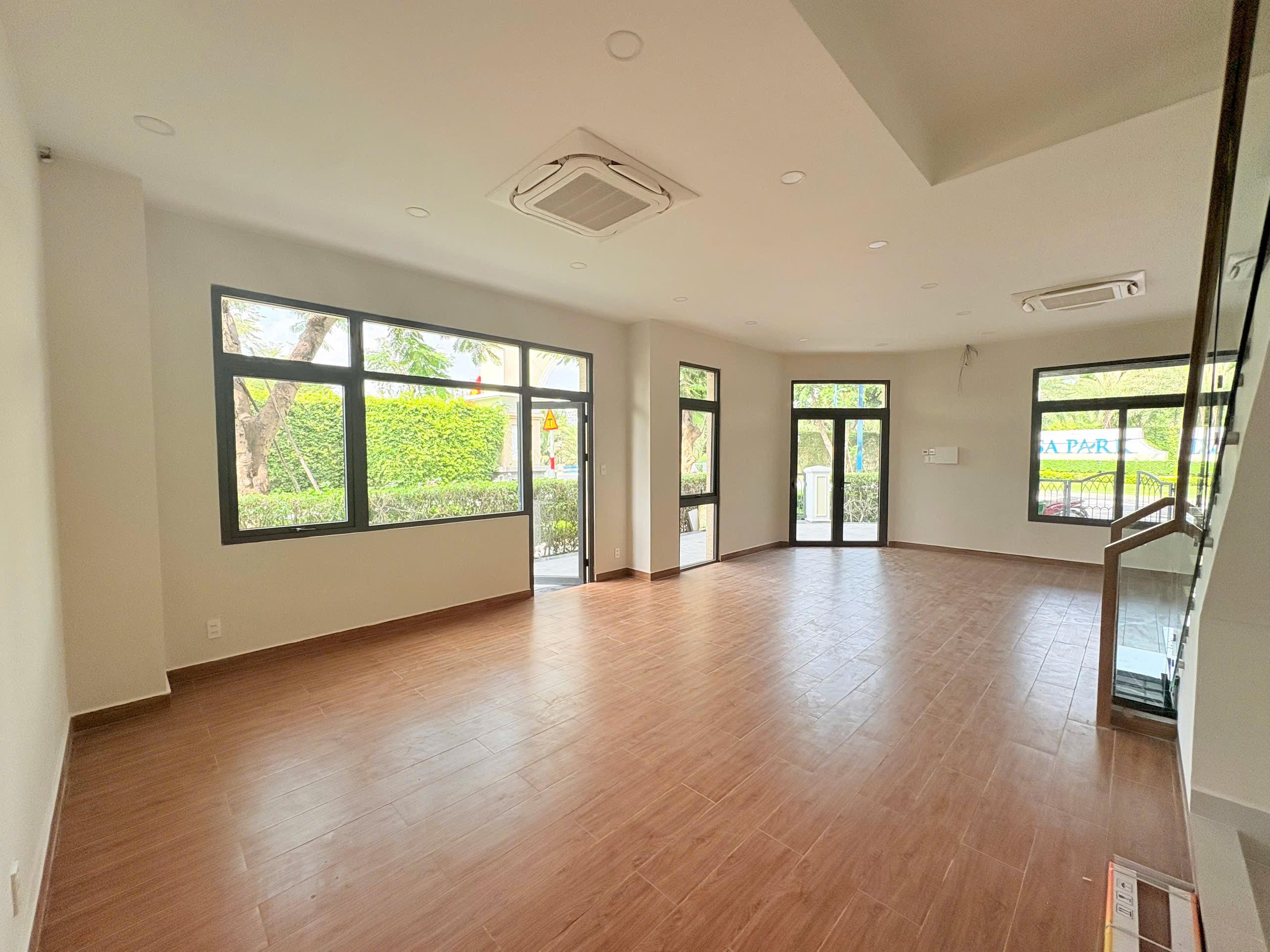 Cho thuê Nhà mặt tiền Phường Phú Hữu, Quận 9, Diện tích 136m², Giá 035 Triệu/tháng 6