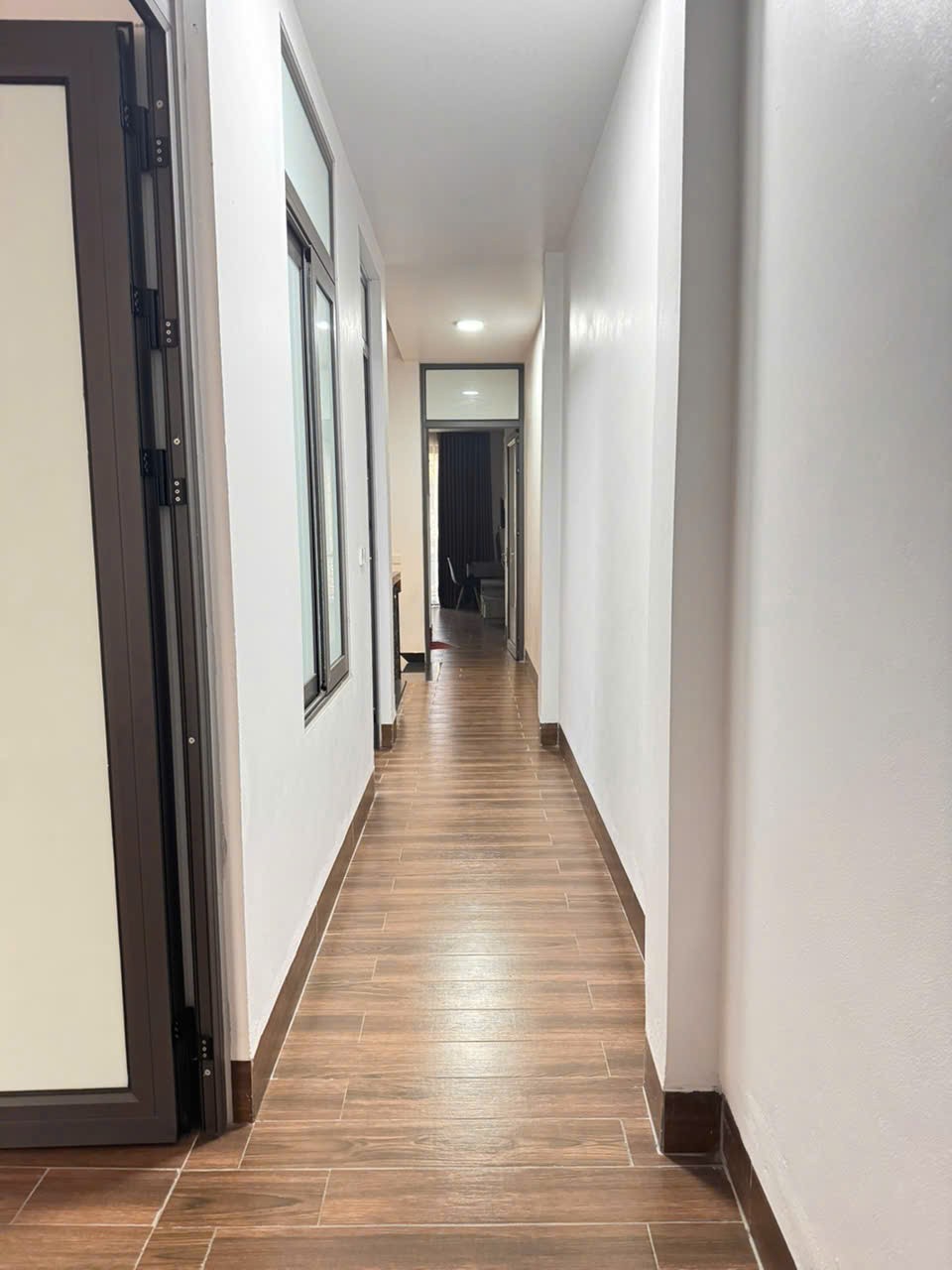 Chủ cần tiền bán gấp căn nhà 3 tầng tổ 6, Quang Minh, Mê Linh. Nhà mới
