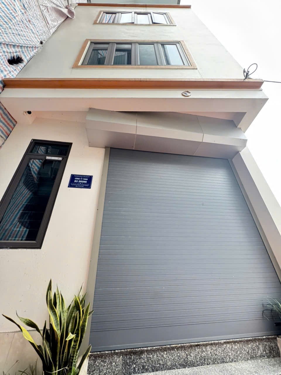 Chủ cần tiền bán gấp căn nhà 3 tầng tổ 6, Quang Minh, Mê Linh. Nhà mới 3