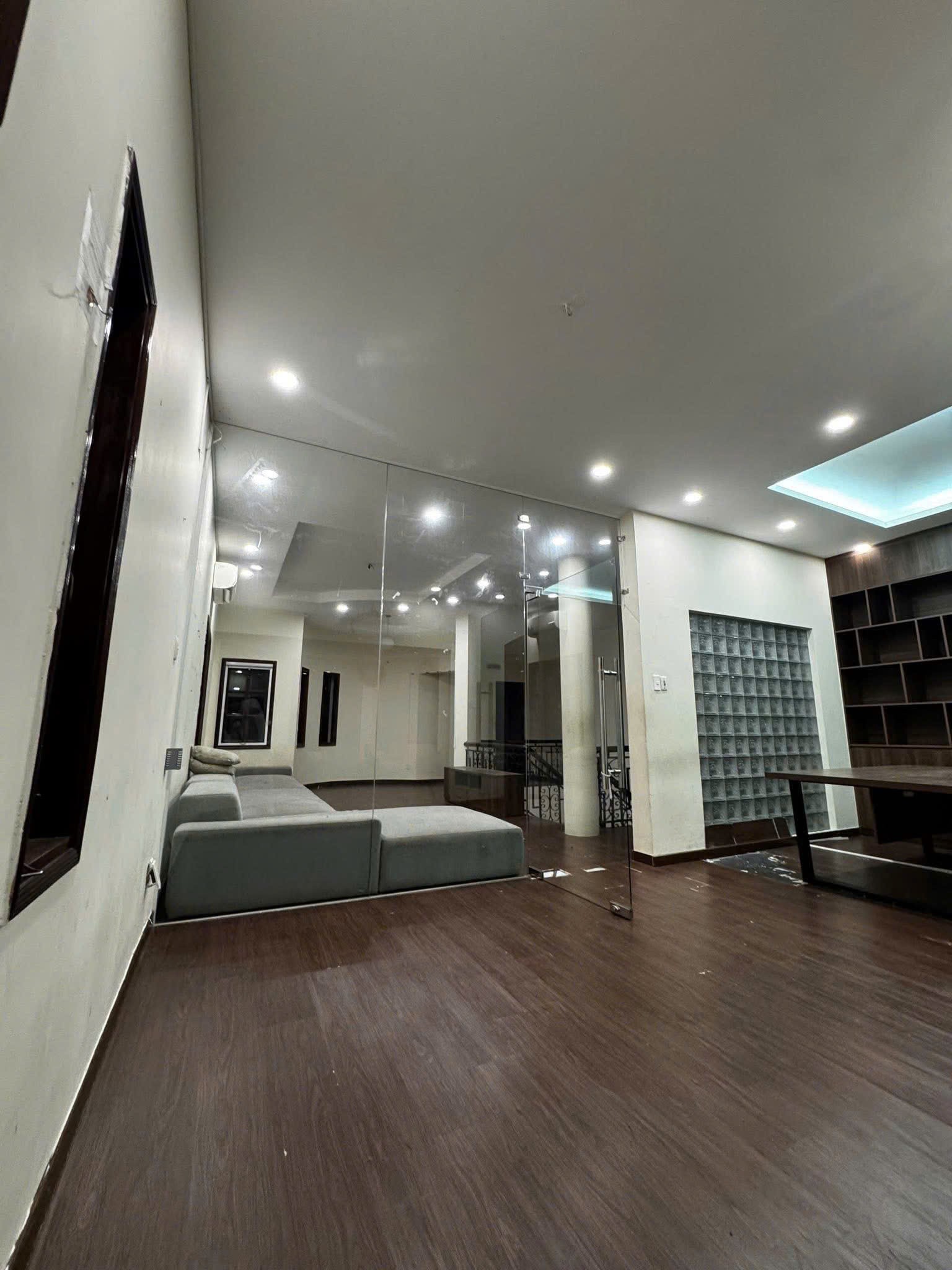 Cho thuê Biệt thự Phường Thảo Điền, Quận 2, Diện tích 950m², Giá 92 Triệu/tháng