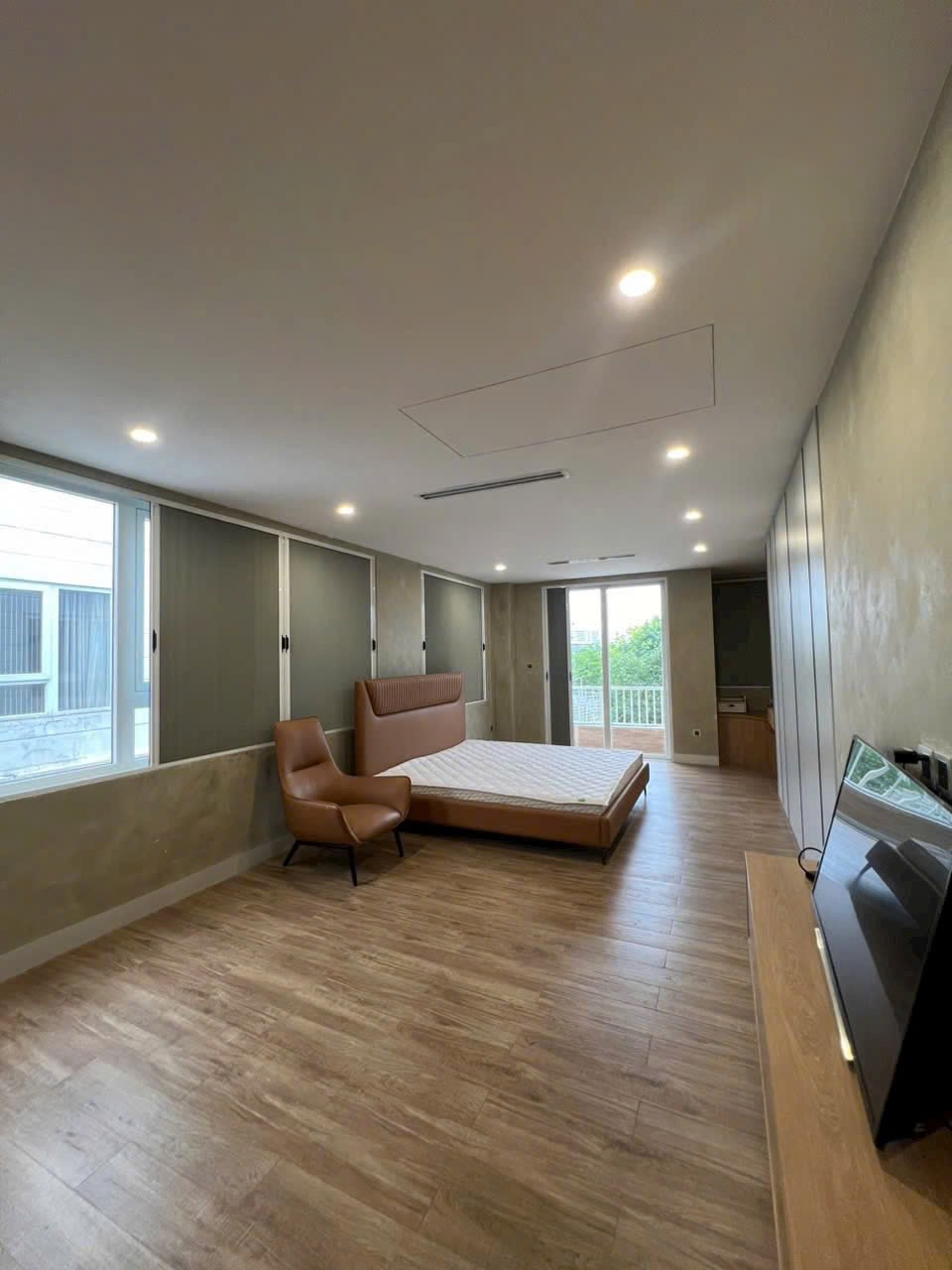 Cho thuê Nhà mặt tiền Phường Phú Hữu, Quận 9, Diện tích 160m², Giá 32 Triệu/tháng