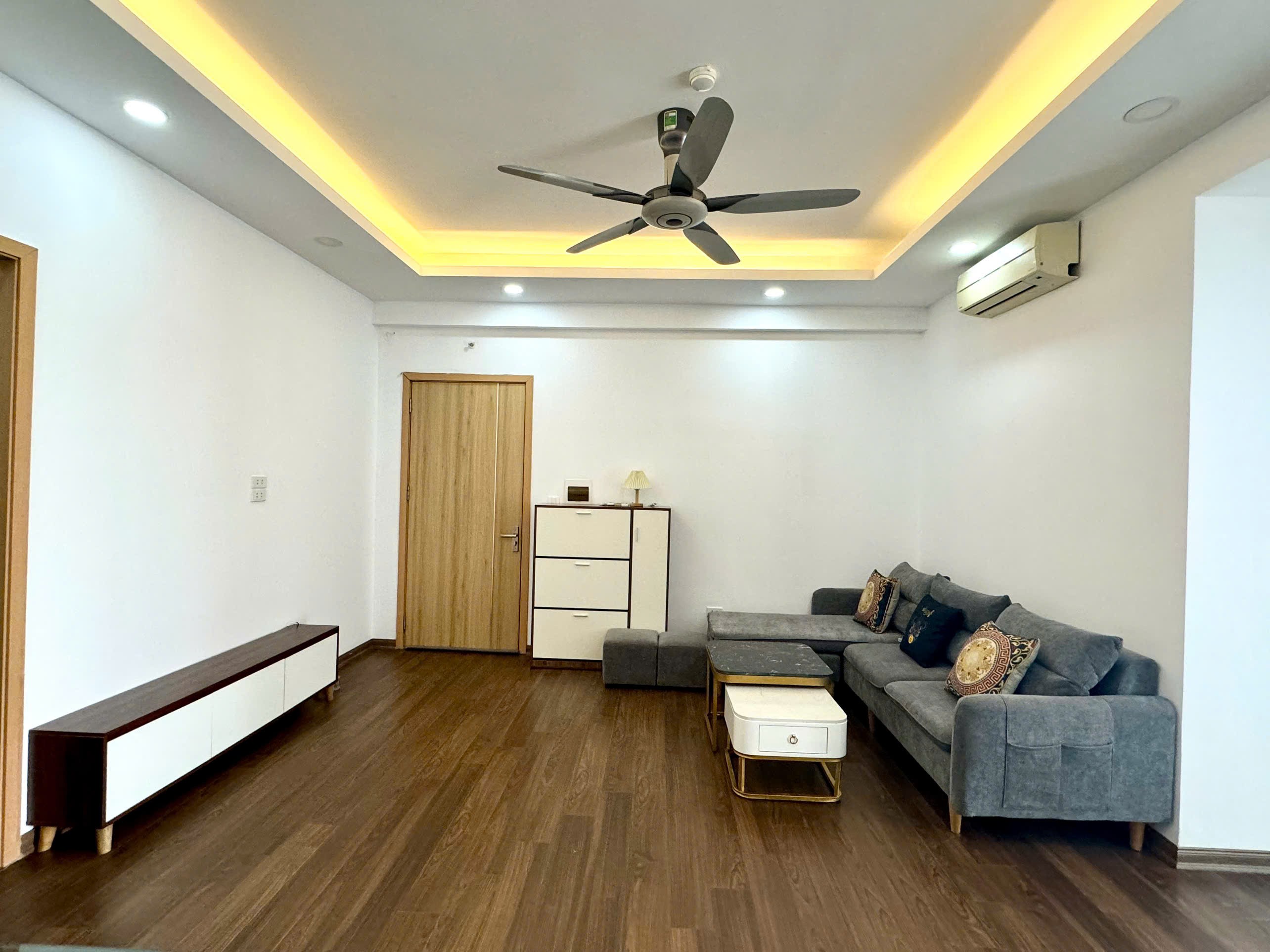 Cần tiền bán nhanh căn hộ 70m2 đẹp nhất Khu đô thị Thanh Hà- Hà Đông, full nội thất chỉ 2,5 tỷ 2