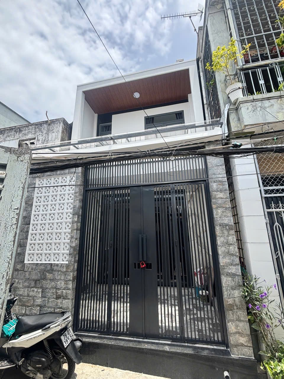 BÁN NHÀ MỚI HẺM ĐƯỜNG 2/4 PHƯỜNG VẠN THẠNH, NHA TRANG CÁCH BIỂN CHỈ 7P DI CHUYỂN