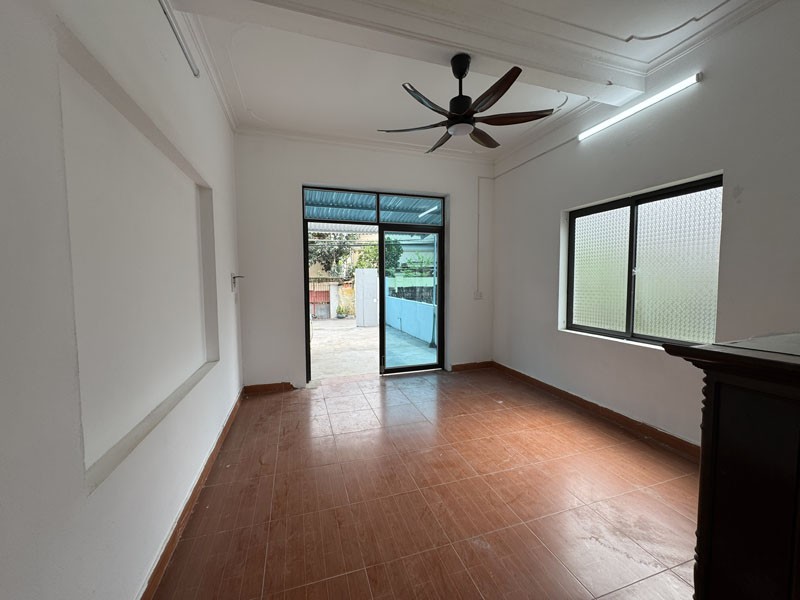 Cổ Bi - Gia Lâm: Bán lô đất vuông 82,5m2 có nhà C4 sẵn, ô tô 5 chỗ chạy tới, tiện ích đầy đủ 4