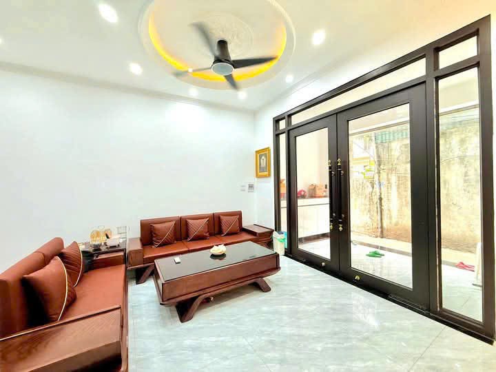 Dòng tiền ổn định 40tr/ tháng, Tô Vĩnh Diện, Thanh Xuân. 43m2, 5 tầng, giá 13,5 tỷ. Ô tô tránh 2