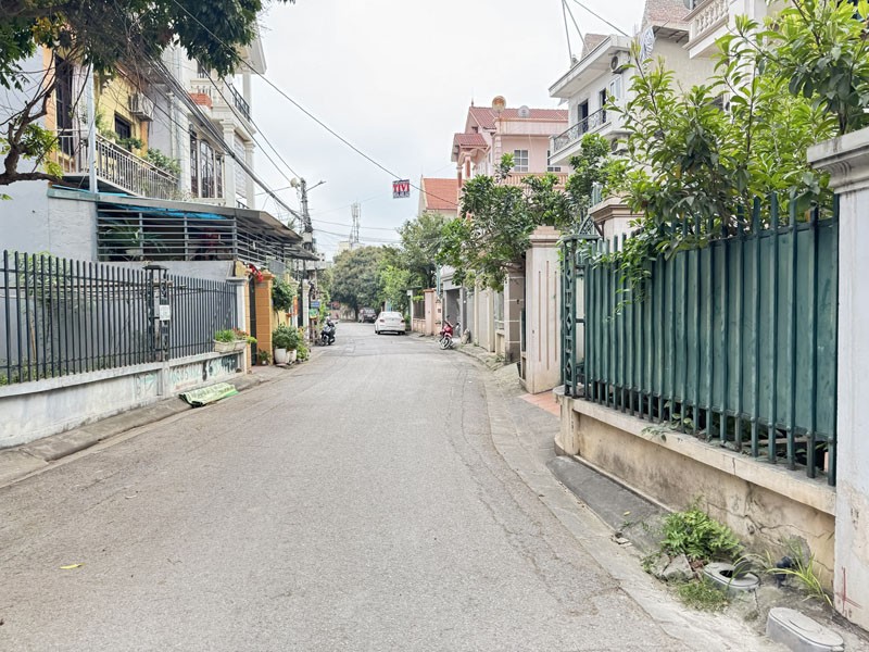 Bán Nhà 2 Tầng 161m2 Sân Vườn Tổ 12 Thạch Bàn – Ô tô Tránh, Gần Cổ Linh, Sổ Đỏ Lâu Dài 3
