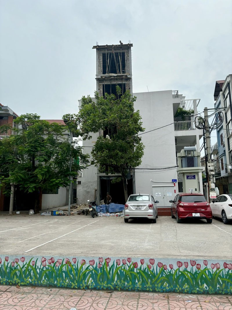 Cần bán 30m2 nhà 6 tầng, view thoáng vĩnh viễn, thang máy, ô tô đỗ cửa tại phố Võ Trung 3