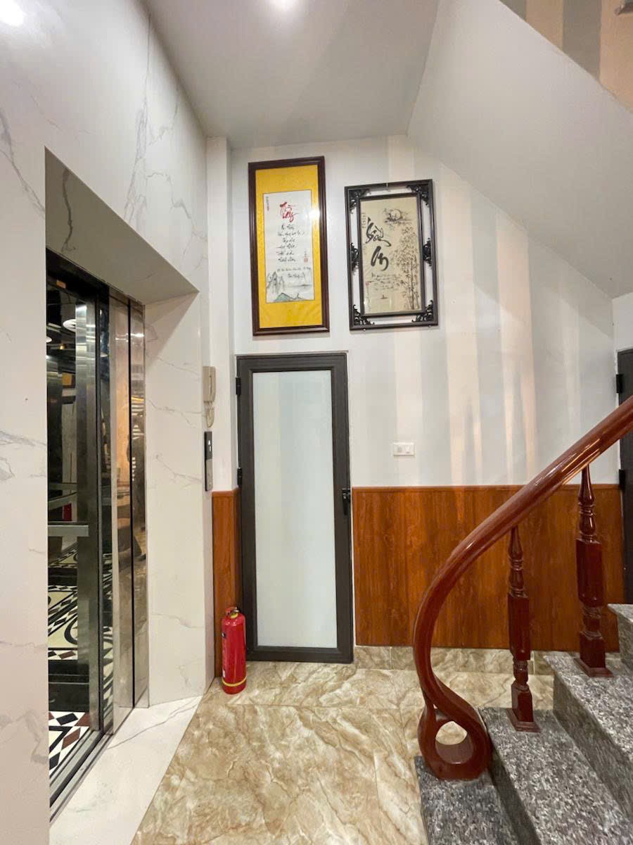 BÁN NHÀ HOÀNG ĐẠO THÀNH- Ô TÔ TẢI ĐỖ CỬA - THANG MÁY - NHÀ ĐẸP FULL NỘI THẤT 35m giá chỉnh 10 tỷ 4