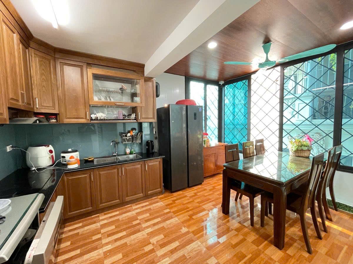 BÁN NHÀ HOÀNG ĐẠO THÀNH- Ô TÔ TẢI ĐỖ CỬA - THANG MÁY - NHÀ ĐẸP FULL NỘI THẤT 35m giá chỉnh 10 tỷ 2