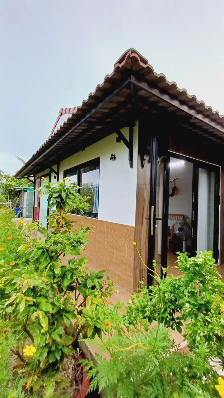 Nhà vườn nghỉ dưỡng xã Mỹ Lộc, Cần Giuộc dt 200m2 2pn 2wc giá 2,5 tỷ