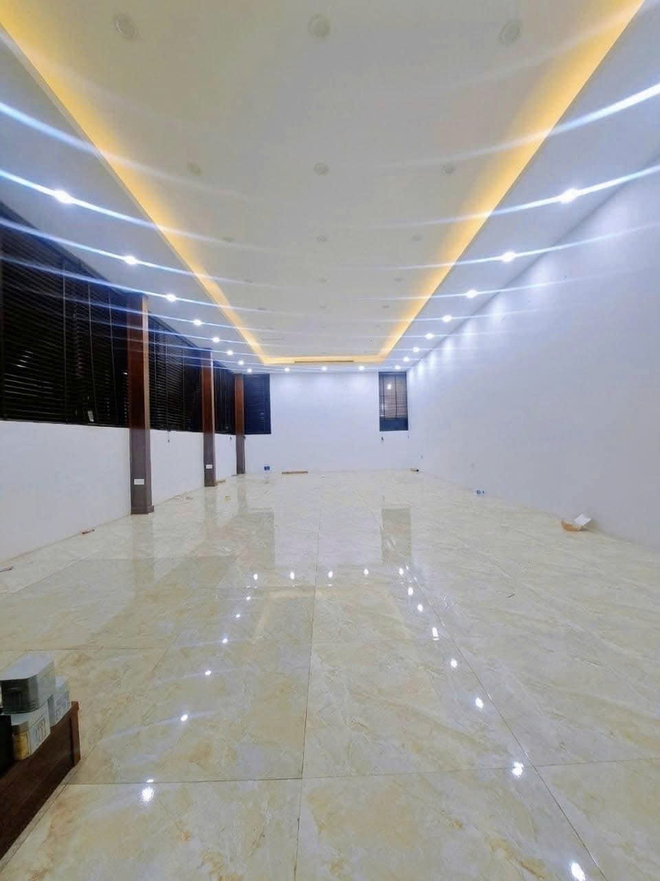 BÁN TÒA NHÀ VĂN PHÒNG MẶT PHỐ ÂU CƠ, 2 THOÁNG, KD, DT 130M2* 7 TẦNG* MT 5.7M* GIÁ 53 TỶ 8