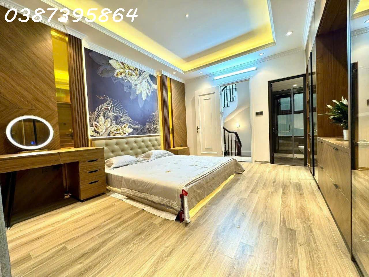 SIÊU PHẨM NHÀ ĐẸP - MỚI XÂY KÍNH CONG – PHÂN KHÚC 7,XX TỶ TẠI QUẬN CẦU GIẤY 2