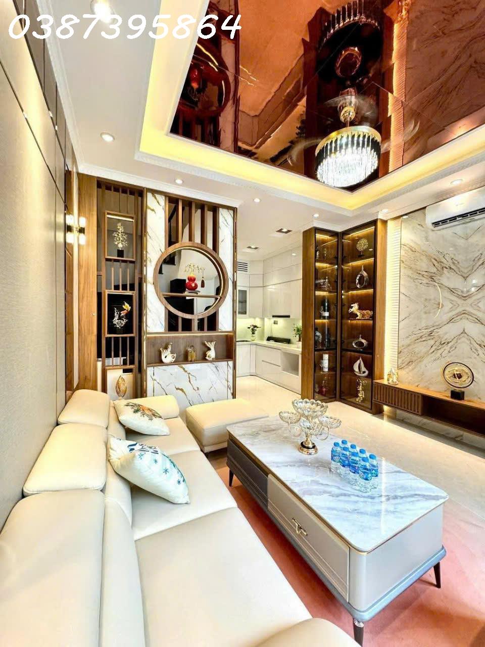 SIÊU PHẨM NHÀ ĐẸP - MỚI XÂY KÍNH CONG – PHÂN KHÚC 7,XX TỶ TẠI QUẬN CẦU GIẤY
