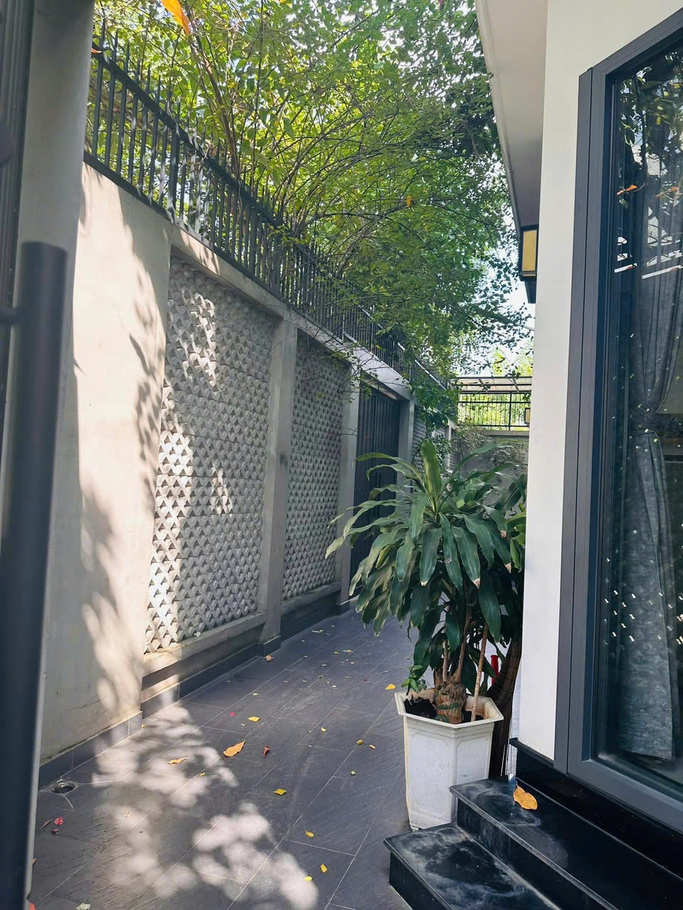 Cần bán Nhà mặt tiền Quận 9, Hồ Chí Minh, Diện tích 185m², Giá 18 Tỷ 2