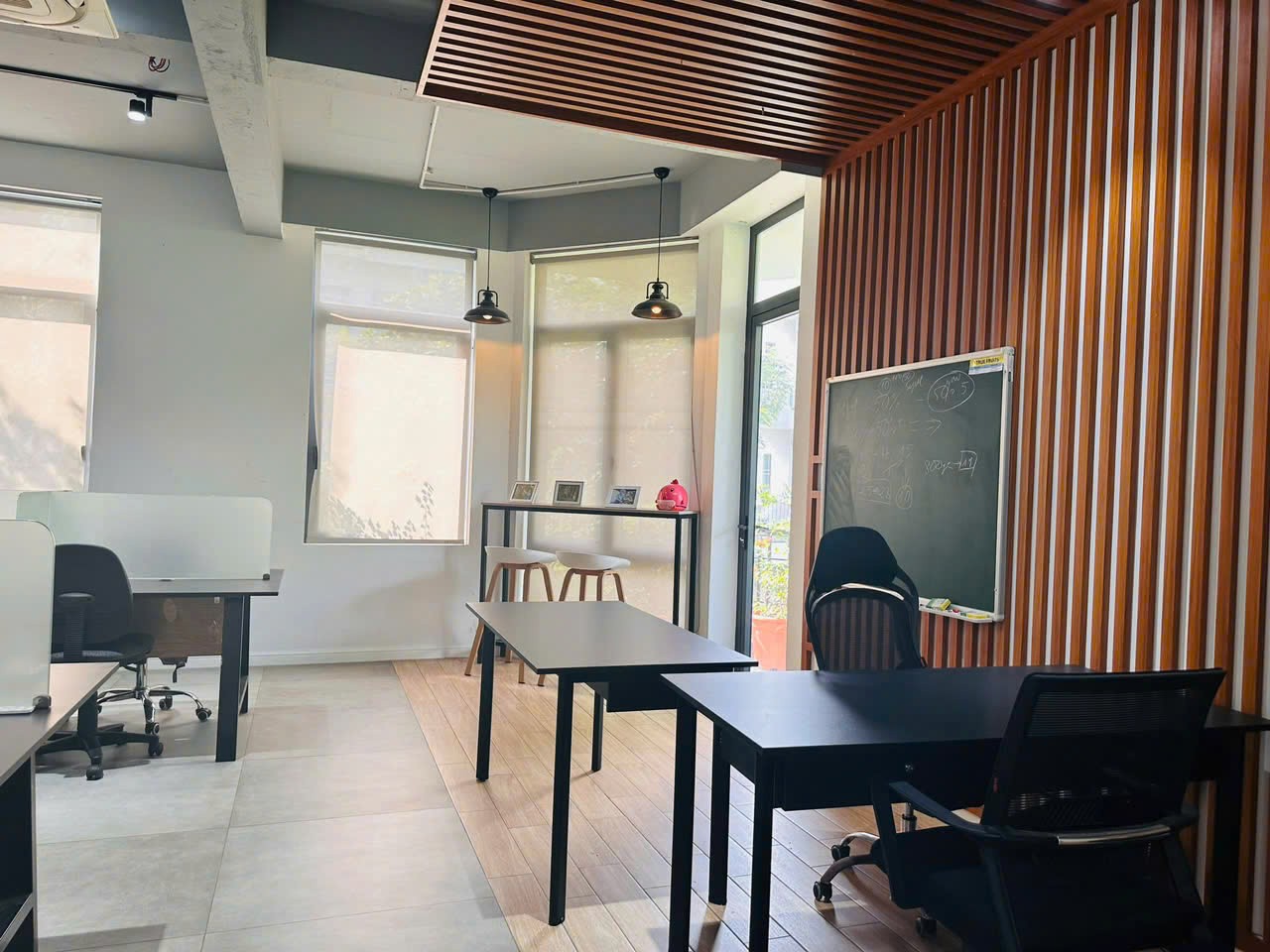 Cần bán Nhà mặt tiền Quận 9, Hồ Chí Minh, Diện tích 185m², Giá 18 Tỷ 6