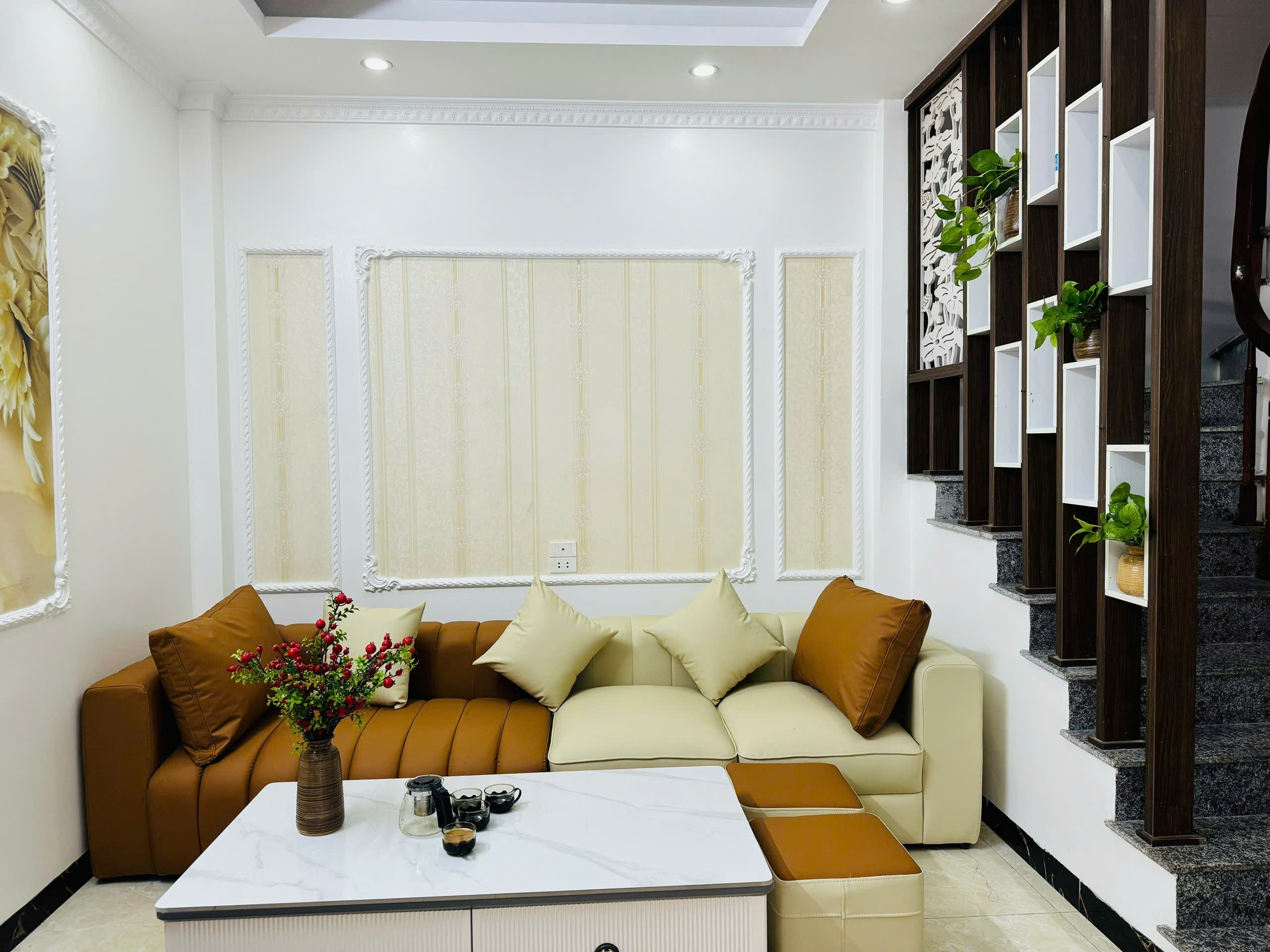 Gia đình tôi cần bán gấp nhà ngõ 201 Phúc Lợi, lô góc, 30m, mặt tiền rộng, 10m ra oto tránh, 4,95 2
