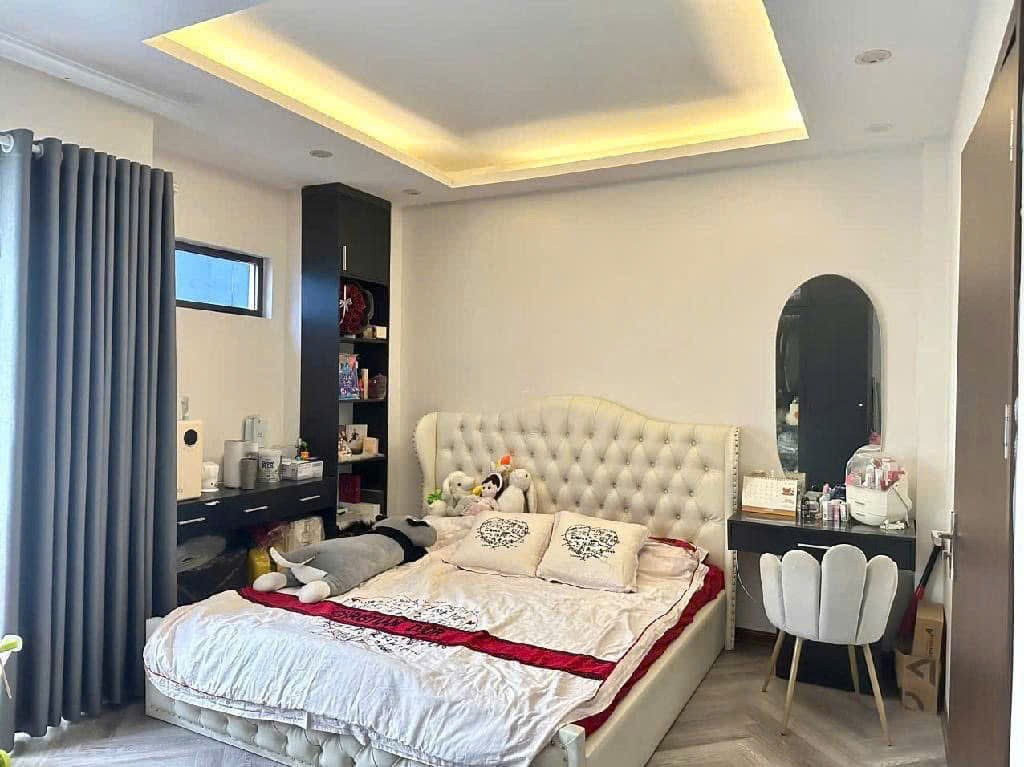 Gia đình tôi cần bán gấp nhà ngõ 201 Phúc Lợi, lô góc, 30m, mặt tiền rộng, 10m ra oto tránh, 4,95 4