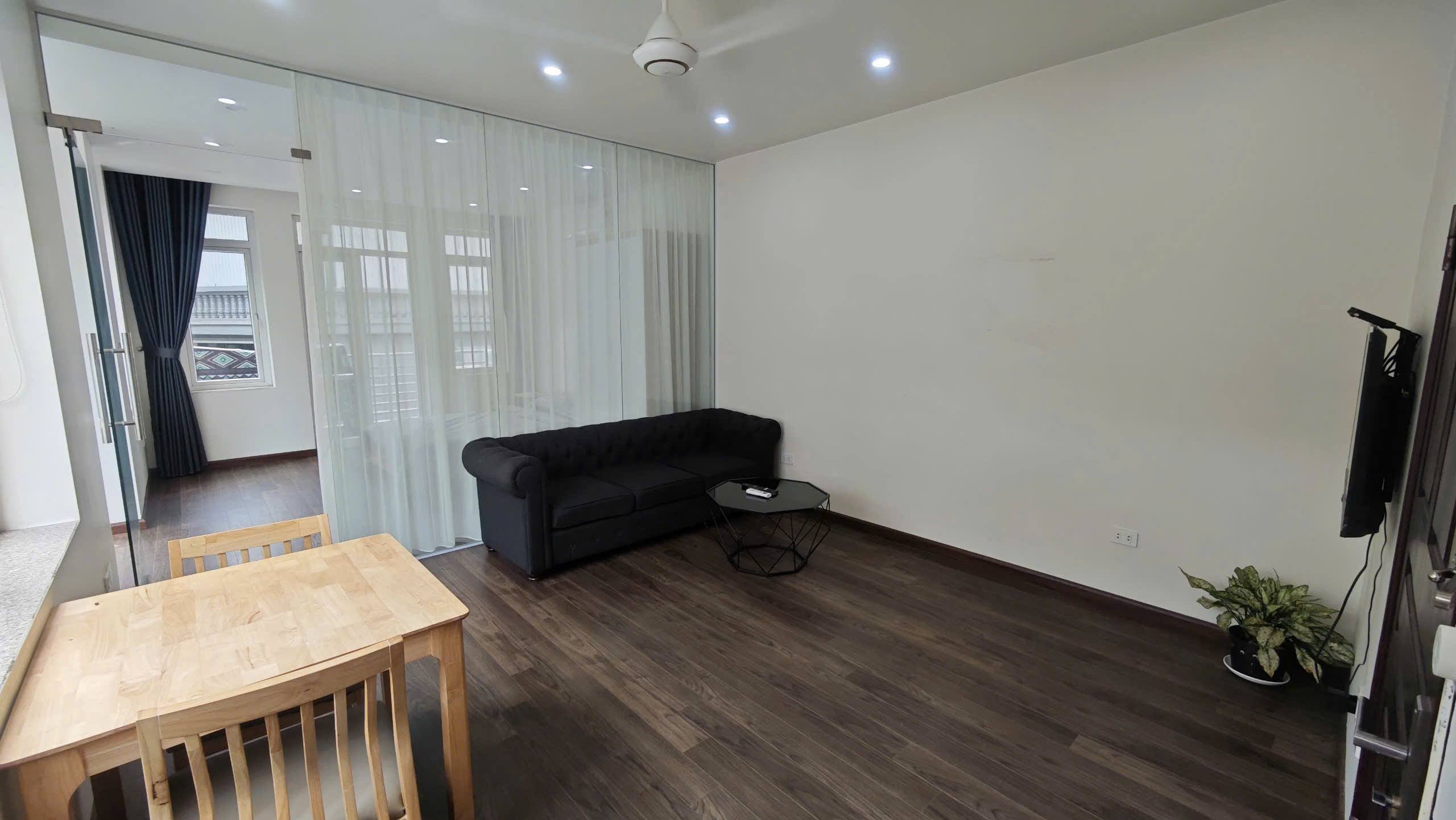 Cho thuê căn hộ 1PN rộng 50m2 tại Trúc Bạch, Ba Đình, đủ đồ đẹp, ban công sáng thoáng 5