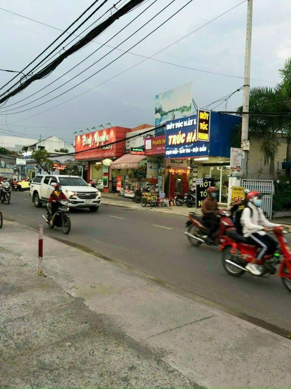 GẤP 2 MT CỰC ĐẸP – PHAN VĂN HỚN – BÀ ĐIỂM, HÓC MÔN – THUÊ 40TR/THÁNG