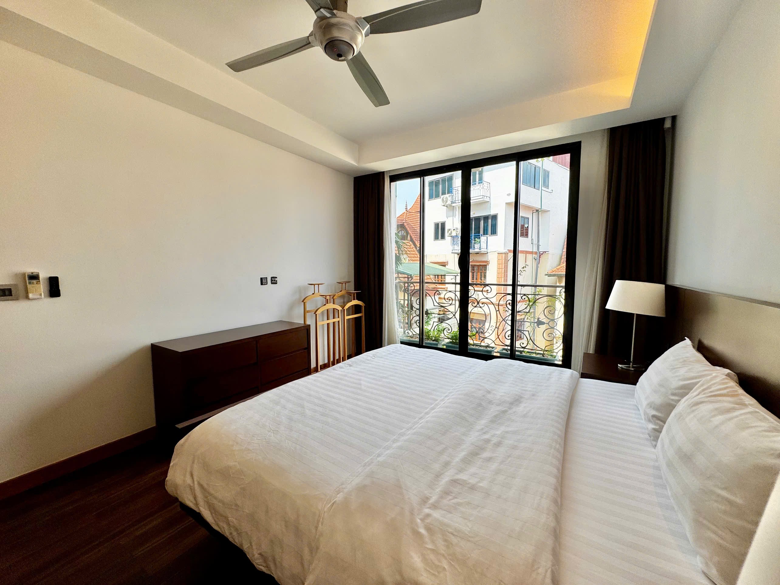 Cho thuê căn hộ cao cấp tại Tô Ngọc Vân, Tây Hồ, 3PN, đầy đủ nội thất đẹp, hiện đại, sang trọng