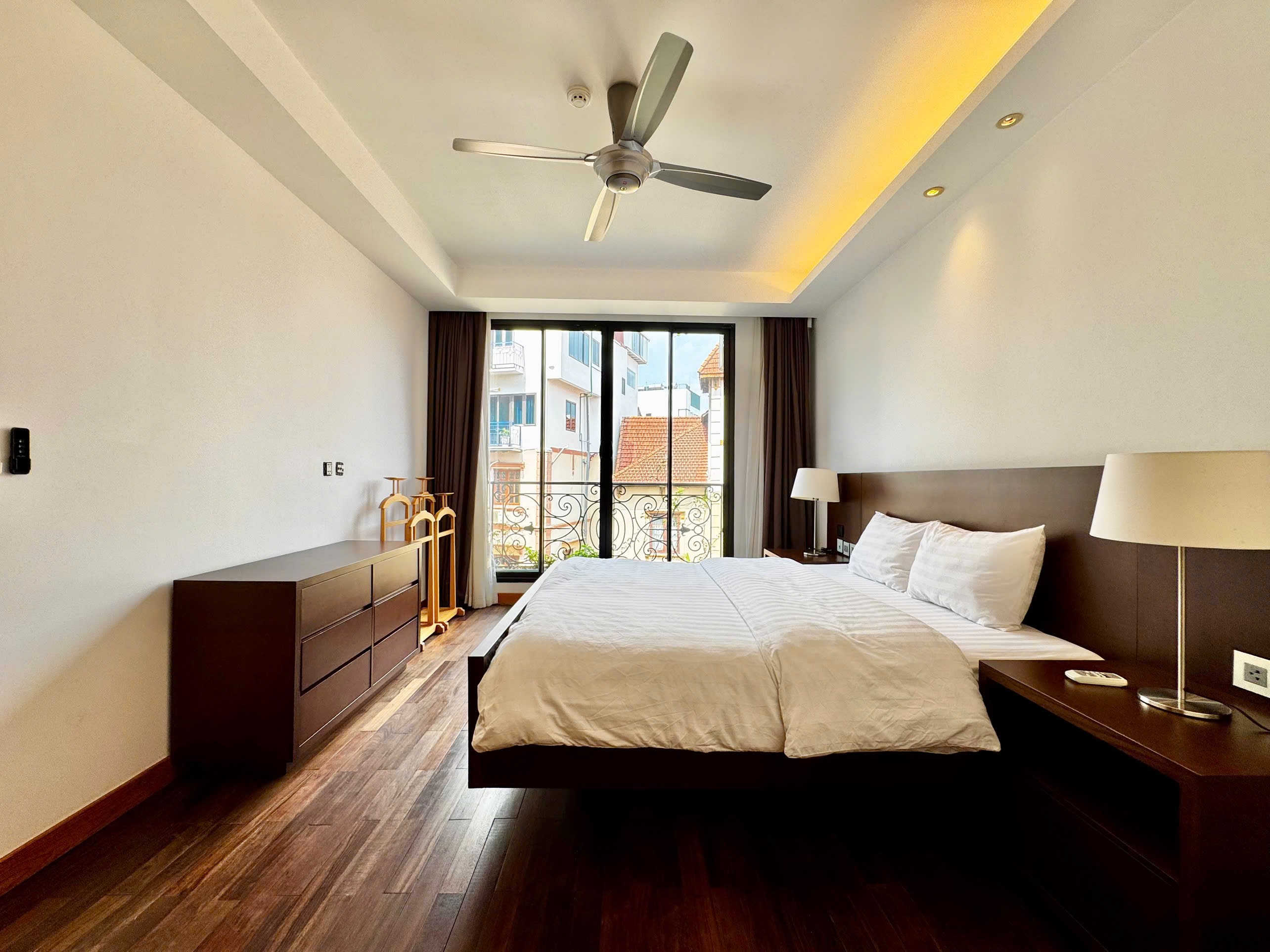 Cho thuê căn hộ cao cấp tại Tô Ngọc Vân, Tây Hồ, 3PN, đầy đủ nội thất đẹp, hiện đại, sang trọng 4