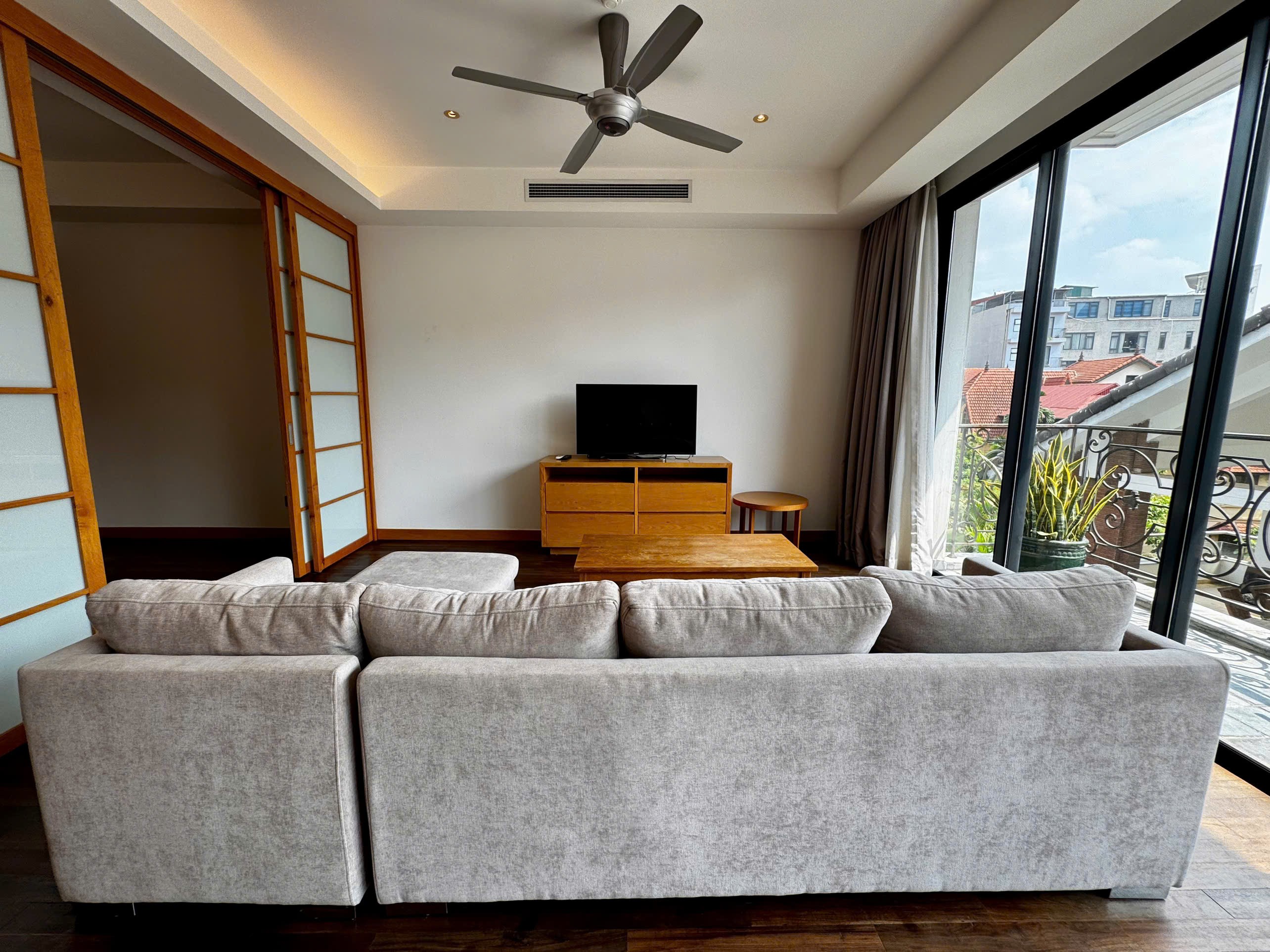 Cho thuê căn hộ cao cấp tại Tô Ngọc Vân, Tây Hồ, 3PN, đầy đủ nội thất đẹp, hiện đại, sang trọng 9