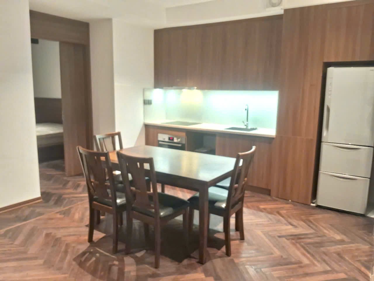 Cho thuê căn hộ cao cấp tại Tô Ngọc Vân, Tây Hồ, 2PN, đầy đủ nội thất hiện đại, sang trọng